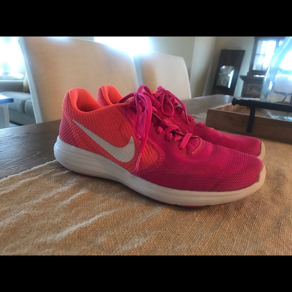 Nike “Revolution 3”